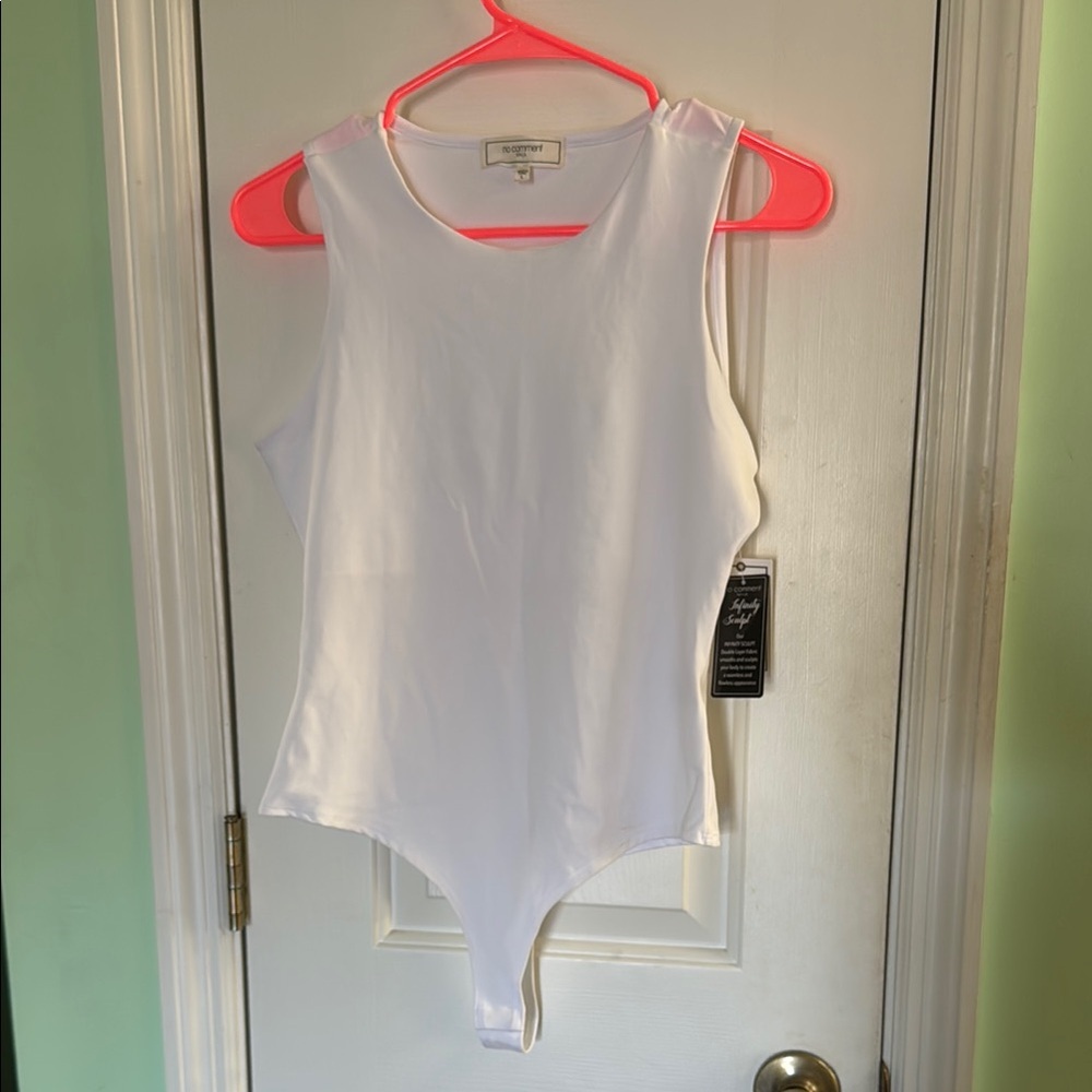 NWT No Comment White Sleevless Infinity Sculpt Bodysuit Layering Chic Size L